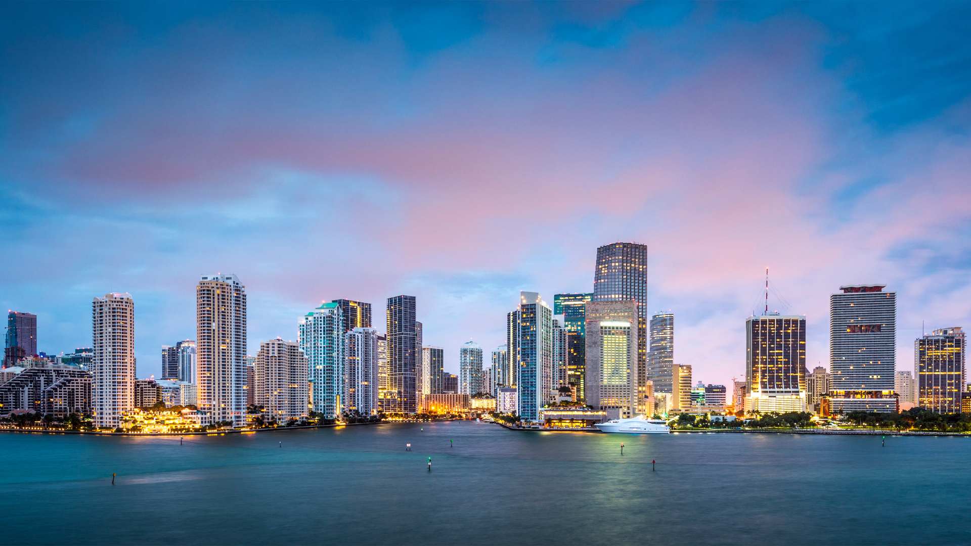 Top 5 Reasons Why You Should Invest in the Miami Real Estate Market